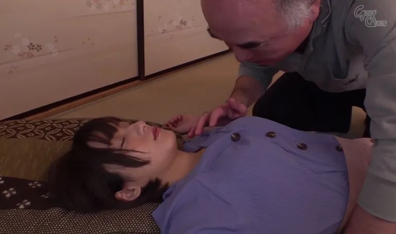 Bố ông xã vô tình làm người tình của con trai ngất xỉu rồi sau đó …